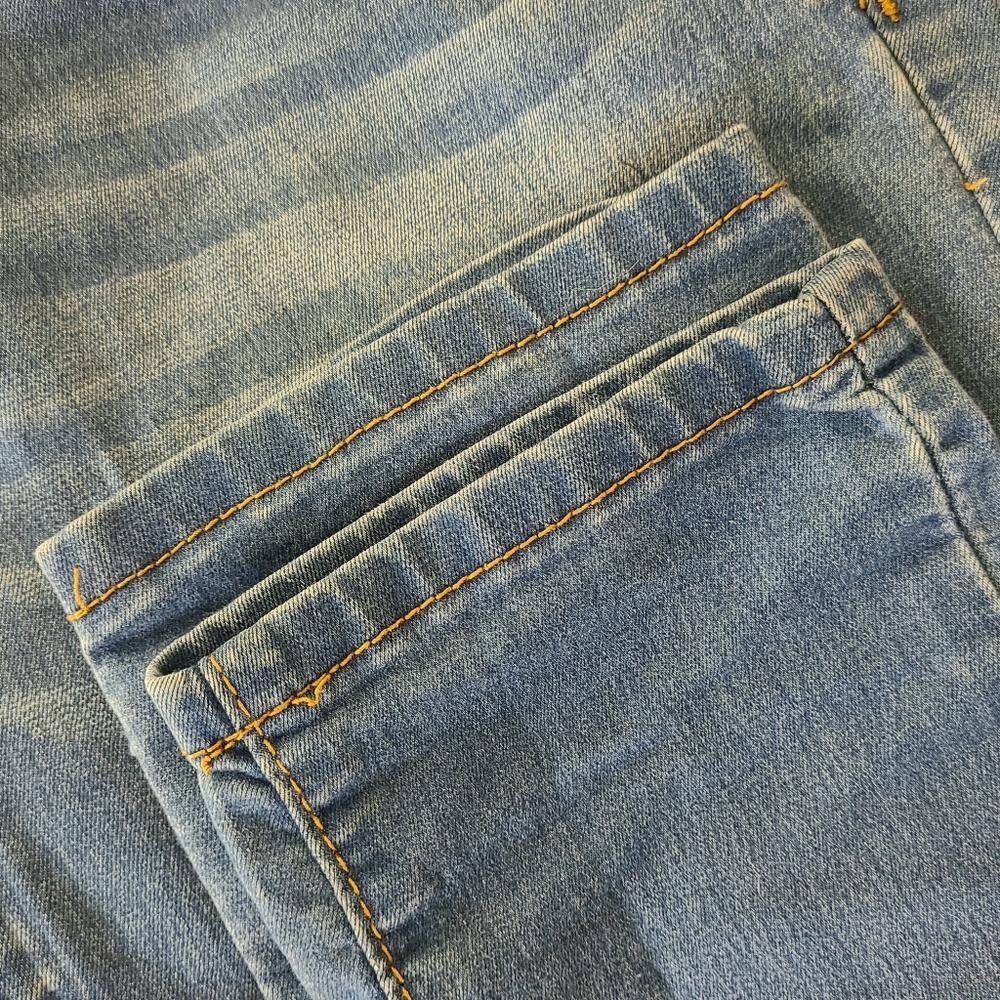V.I.P. Jeans Women's Medium Wash Skinny Jean | 3/4 - Picture 7 of 9